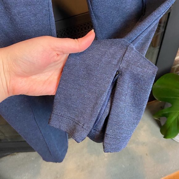 ST. JOHN Marled Dusty Blue Front Seam Tapered Elastic Pants, Size 10 - Picture 9 of 11